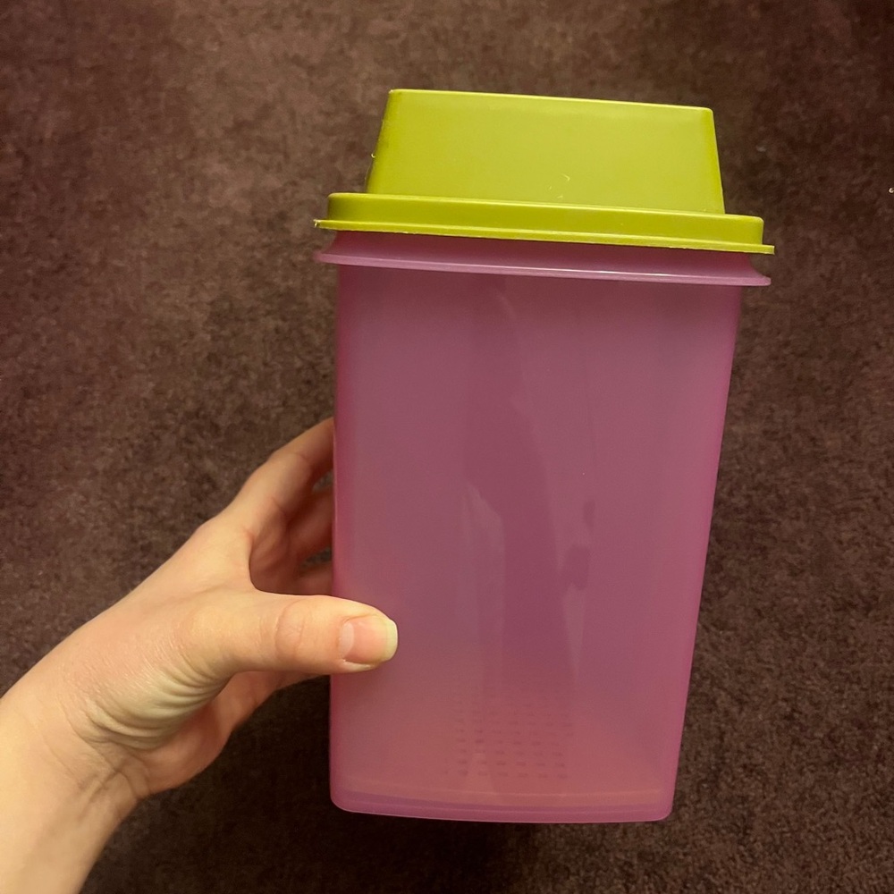 Tupperware Pick-A-Deli Pickle keeper container